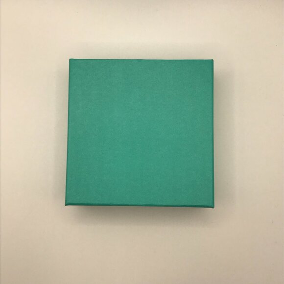 Turquoise Sea Shell Beaded Bracelet with large Stainless Steel Gold Plated Clasp - Picture 3 of 11